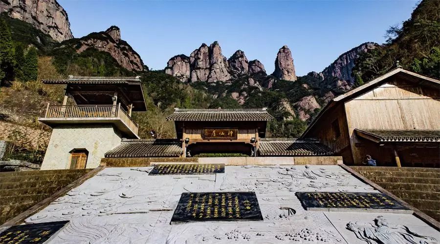 【4天五一小長假攻略】-西尼機(jī)電預(yù)祝各位“五一勞動(dòng)節(jié)”快樂！