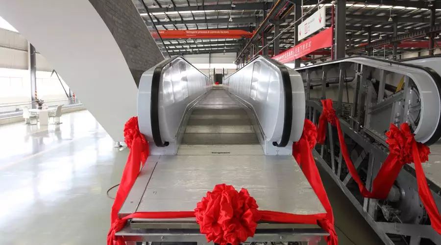 “熱火朝天迎下線，風雨無阻忙發(fā)運”—西尼機電 · 斯圖加特重載自動人行道下線、發(fā)運儀式隆重舉行！