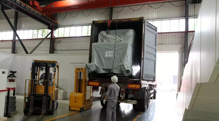 “熱火朝天迎下線，風雨無阻忙發(fā)運”—西尼機電 · 斯圖加特重載自動人行道下線、發(fā)運儀式隆重舉行！