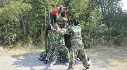 精誠合作釋文化 乘風(fēng)破浪展風(fēng)采-“雛鷹計劃”之野蘆灣拓展培訓(xùn)